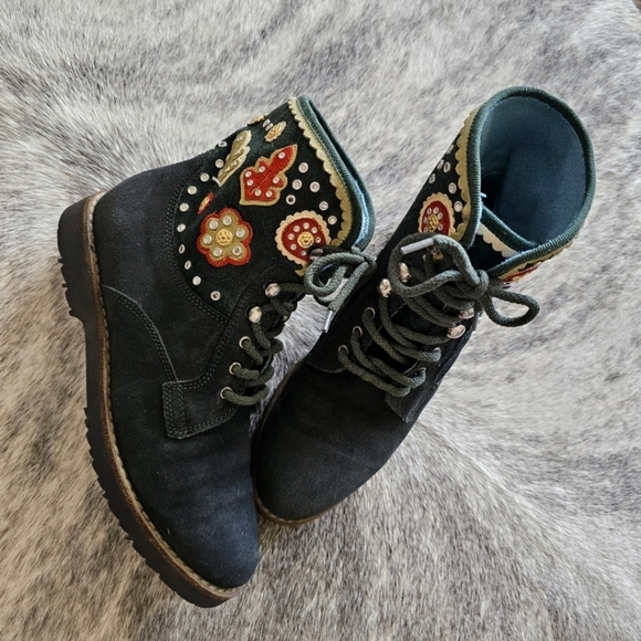 Mariagrazia Ripari Vintage Suede Embroidered Floral Studded Lace Up Boots - Picture 10 of 12